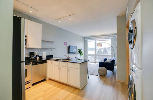 Prospect Park Apartment | Spacious Minneapolis Flat + Gym