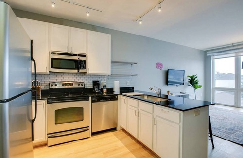 Prospect Park Apartment | Spacious Minneapolis Flat + Gym