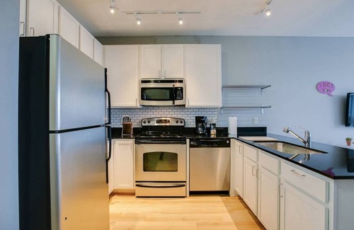 Prospect Park Apartment | Spacious Minneapolis Flat + Gym