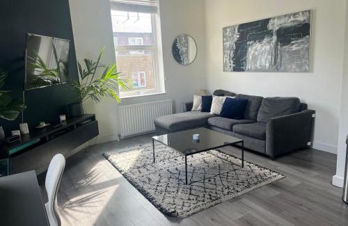 Bow Apartment | Spacious modern 1-bed apartment near Victoria Park & London Stadium