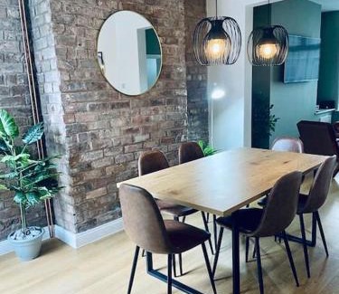 Anfield House | Spacious Modern Anfield Home, LFC & EFC, Free Parking