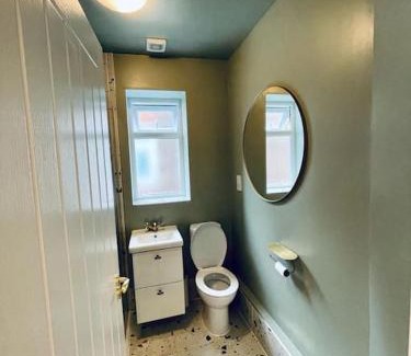 Anfield House | Spacious Modern Anfield Home, LFC & EFC, Free Parking