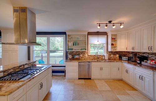 West Meade House | Spacious Modern-Farmhouse-Perfect for families and groups!