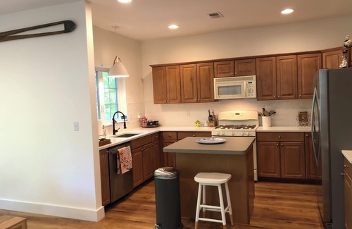 Pocono Pines House | Spacious & Modern Home in Pinecrest Lake Golf Club. 3 Mi to Lake Naomi
