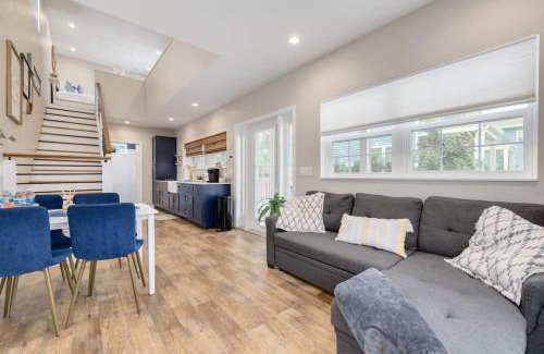 Downtown Dunedin House | Spacious & Modern Tiny Home with Pool in Dunedin