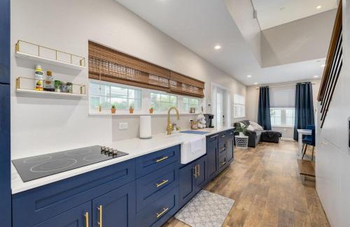 Downtown Dunedin House | Spacious & Modern Tiny Home with Pool in Dunedin