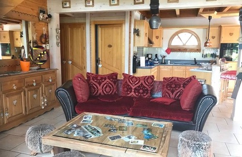 Gerardmer Cottage | Spacious Mountain Chalet with Jacuzzi, Sauna, and Ski Access in Gérardmer
