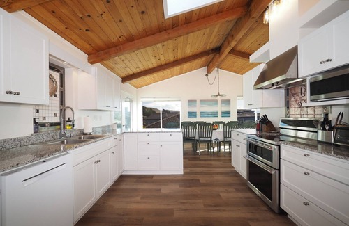 Bodega Bay House | Spacious * Ocean View * Walking Trail to Beach * Hot Tub