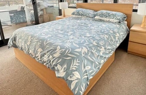 Dickson Apartment | Spacious & Open 2 bd 2bth 2crsp apt - Dickson CBD