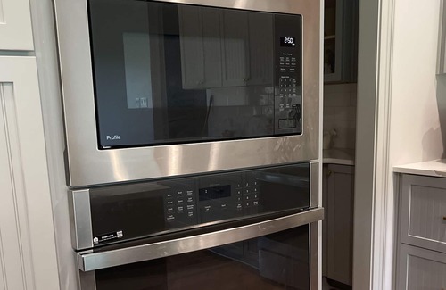 Oxford House | Spacious Oxford Home only 8.6 Miles from Oxford Univ.