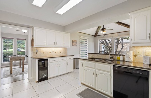 Plano House | ✨Spacious, Peaceful & Charming w Pool! Sleeps 14, BBQ, Games, Family Friendly