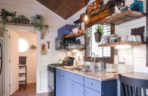 Alberta Arts District House | Spacious, peaceful tiny house retreat, half a block to Alberta, AC