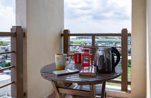 Manila Apartment | Spacious Penthouse Near NAIA with 24-7 Convenience