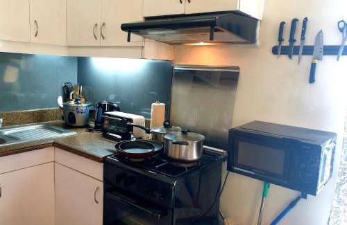 Manila Apartment | Spacious Penthouse Near NAIA with 24-7 Convenience