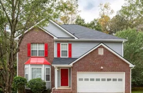 Lithonia House | Spacious & Private 3 bedroom Home