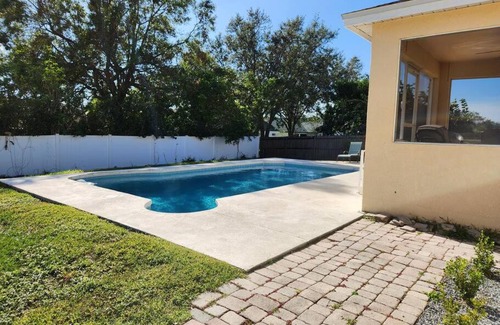 Lakeland House | Spacious Private Family Home with Inground pool