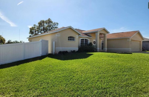 Lakeland House | Spacious Private Family Home with Inground pool