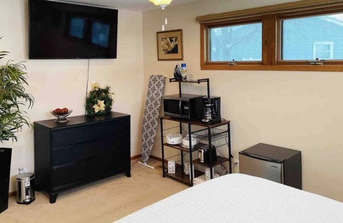 Buffalo Grove House | Spacious Private Room