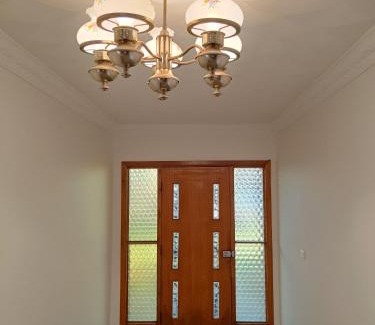 Merrylands House | Spacious Queen Room in Large Merrylands Home with Sofa Bed - M2