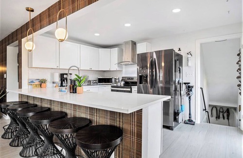 Omaha House | Spacious Ranch w/Hot Tub & Game Room, Sleeps 24!