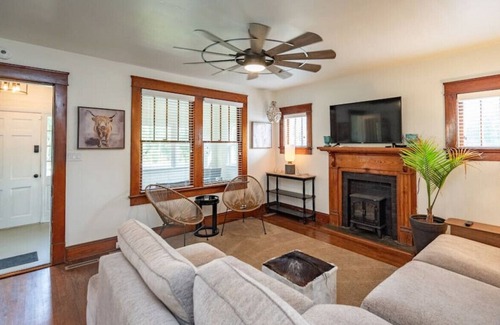 Madison Heights House | Spacious Red Barn Getaway