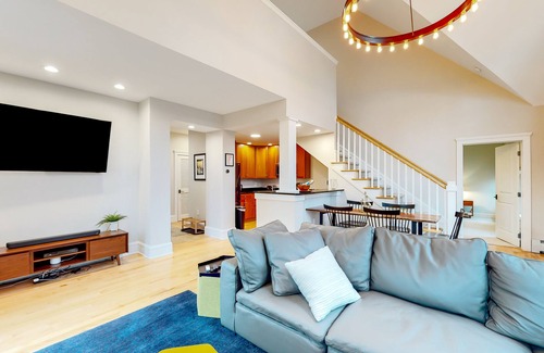 Proctorsville Condo | Spacious & renovated condo with balcony, fireplace, jetted tub, desk, W/D, & AC