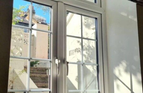 Addison Apartment | Spacious & Renovated 1-bed Garden Flat in London