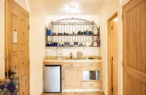 Colonia El Progreso Apartment | Spacious Resort Suite with Terrace