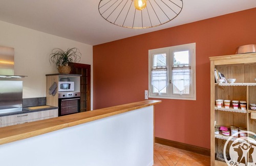Boce Cottage | Spacious Retreat: 5BR, Games Room, Forest Edge, and Large Garden Close to Château and Zoo