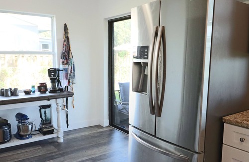 Sebring House | Spacious Retreat: Porch, Fenced Yard, Near Lake