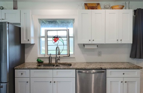 Sebring House | Spacious Retreat: Porch, Fenced Yard, Near Lake