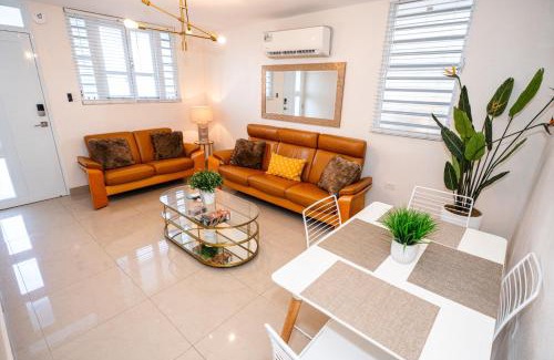 Bucana House | Spacious Retreat with Private Jacuzzi and Terrace
