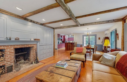 Freeport House | Spacious retreat with peaceful seclusion, Wifi, Patio & BBQ Grill