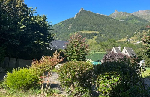 Cauterets Apartment | Spacious rooms in Cauterets, private garden, pets allowed