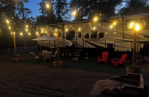 Jamestown House | Spacious RV with extra large patio in Jamestown, CA! Fun for the whole family!