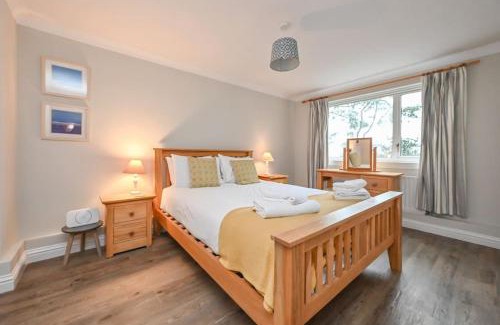 Sandbanks Apartment | Spacious Sandbanks Apartment near Beach and Bars with Free Parking