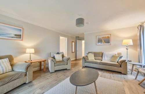 Sandbanks Apartment | Spacious Sandbanks Apartment near Beach and Bars with Free Parking