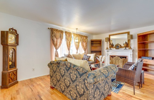 Meridian Park Villa | Spacious Shoreline Villa - 10 Mi to Space Needle!