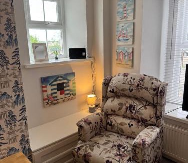 Saltash Apartment | Spacious, sleeps 7, two baths, central Saltash