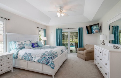 Lely Golf Estates House | Spacious, Snowbird-Friendly Gem with Golf Course & Pond View plus a Private Pool