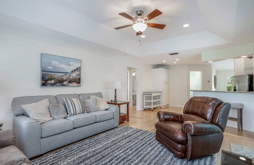 Lely Golf Estates House | Spacious, Snowbird-Friendly Gem with Golf Course & Pond View plus a Private Pool