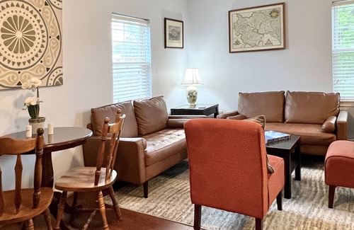 Bolivar Apartment | Spacious studio apartment with 2 twin beds, centrally located