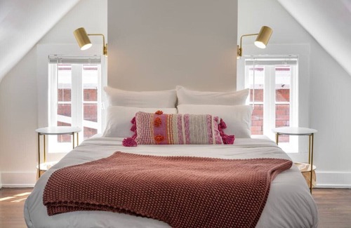 East Walnut HIlls Apartment | Spacious Studio | Central Locale