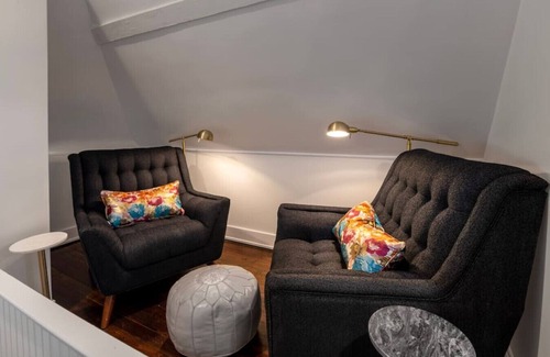 East Walnut HIlls Apartment | Spacious Studio | Central Locale