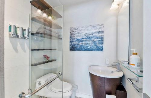 Coral Heights House | Spacious Studio in the Heart of FTL Hot Tub