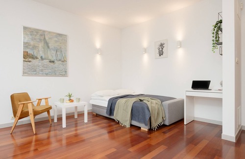 Muranow Apartment | Spacious Studio & Parking by Renters