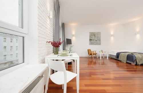 Muranow Apartment | Spacious Studio & Parking by Renters