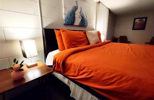 Indianapolis Apartment | Spacious Suite Close to Downtown Indy/King Bed