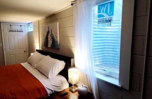 Indianapolis Apartment | Spacious Suite Close to Downtown Indy/King Bed