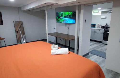 Indianapolis Apartment | Spacious Suite Close to Downtown Indy/King Bed